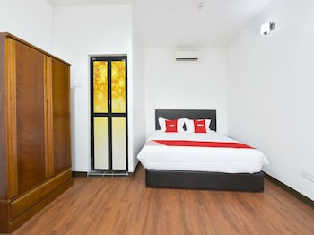 oyo 90869 hotel madeena inn