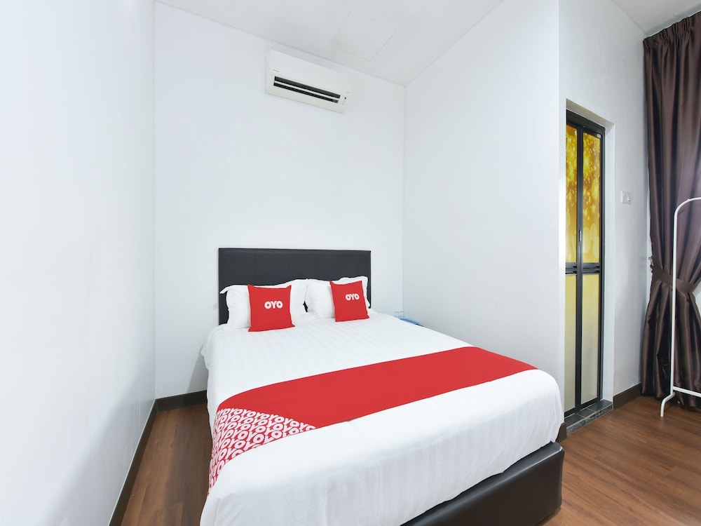 oyo 90869 hotel madeena inn