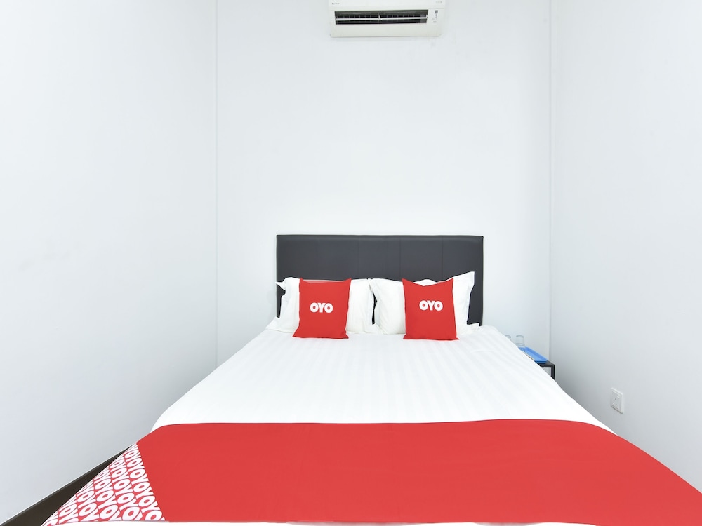 oyo 90869 hotel madeena inn