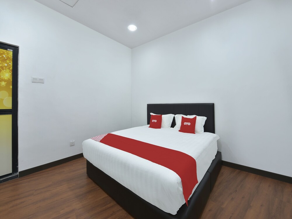 oyo 90869 hotel madeena inn