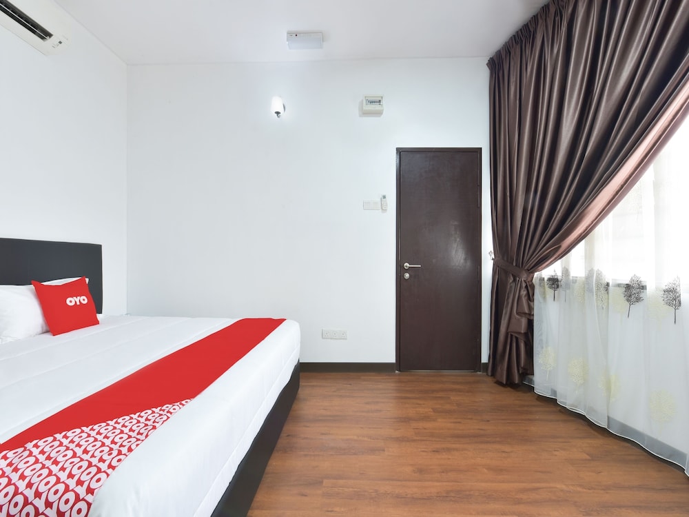 oyo 90869 hotel madeena inn