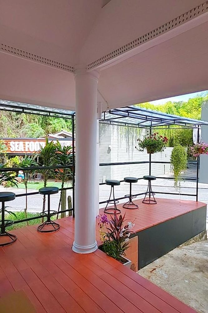 aromdee naithon beach