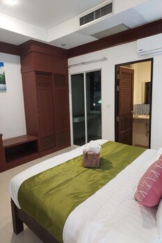 aromdee naithon beach