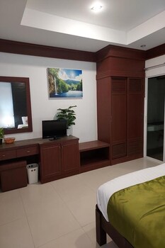 aromdee naithon beach