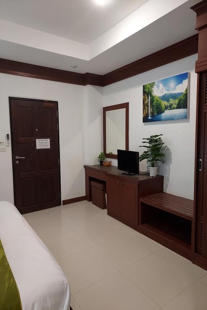 aromdee naithon beach