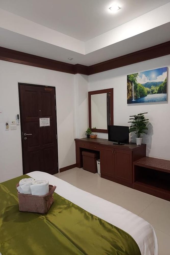 aromdee naithon beach