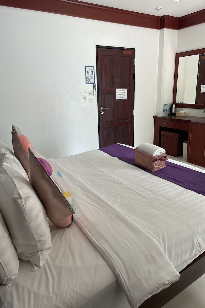 aromdee naithon beach