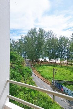 aromdee naithon beach