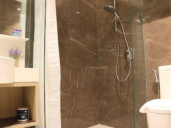 aqueen prestige hotel jalan besar