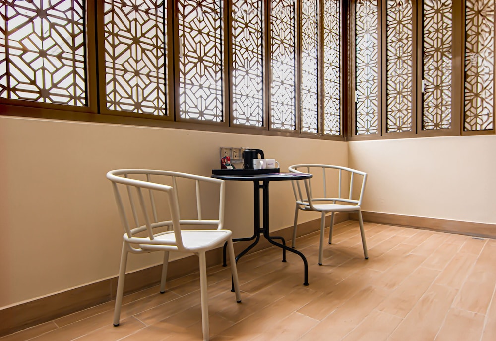 aqueen prestige hotel jalan besar