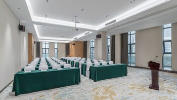 holiday inn express huangshi cihu lake an ihg hotel