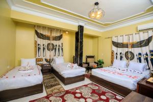 bella casa pyramids inn