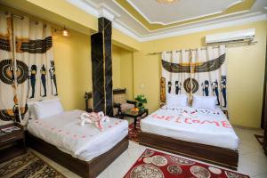 bella casa pyramids inn