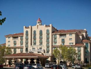 embassy suites by hilton indianapolis north