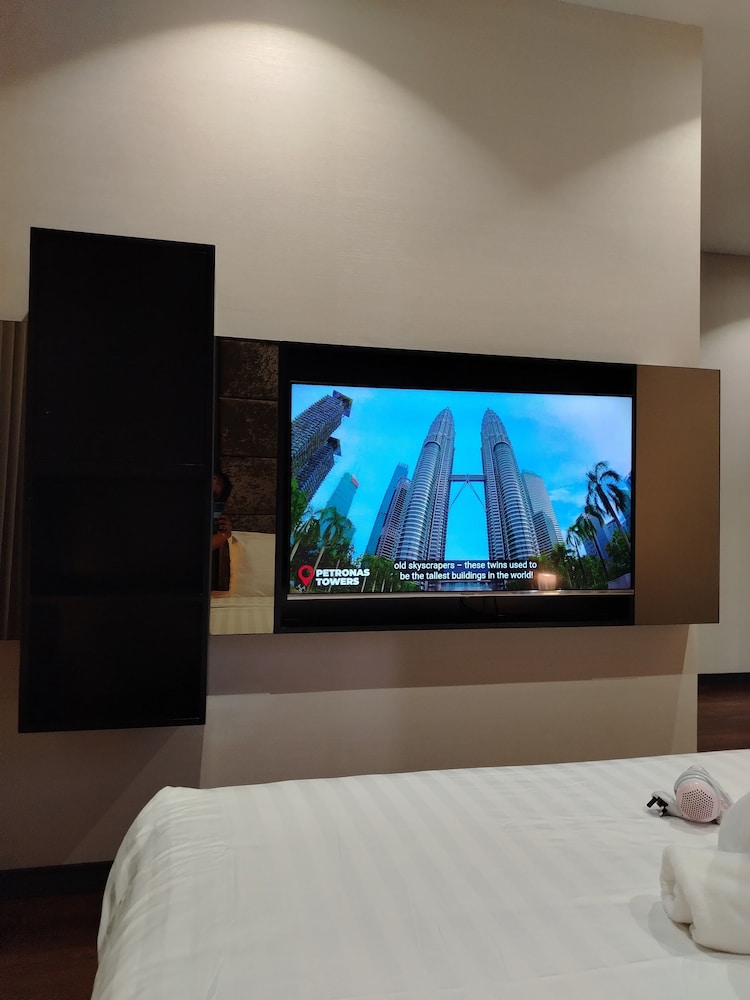 astra at 8 kia peng suites