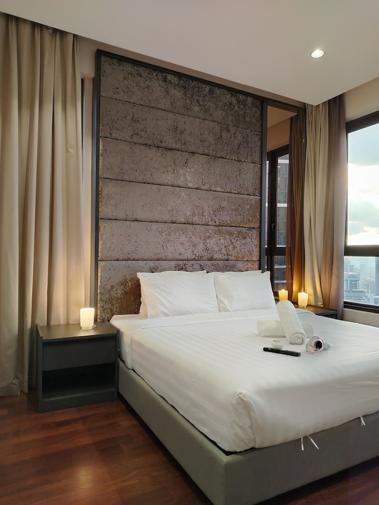 astra at 8 kia peng suites