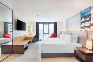 best western click sathorn 11 bangkok