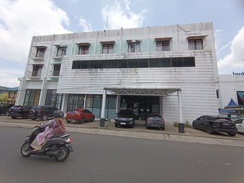 oyo 93123 wisma hamalau syariah