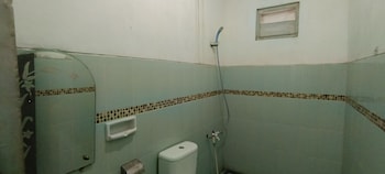 oyo 93123 wisma hamalau syariah