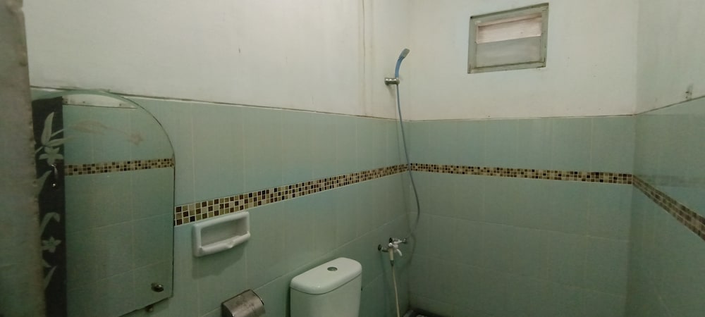 oyo 93123 wisma hamalau syariah