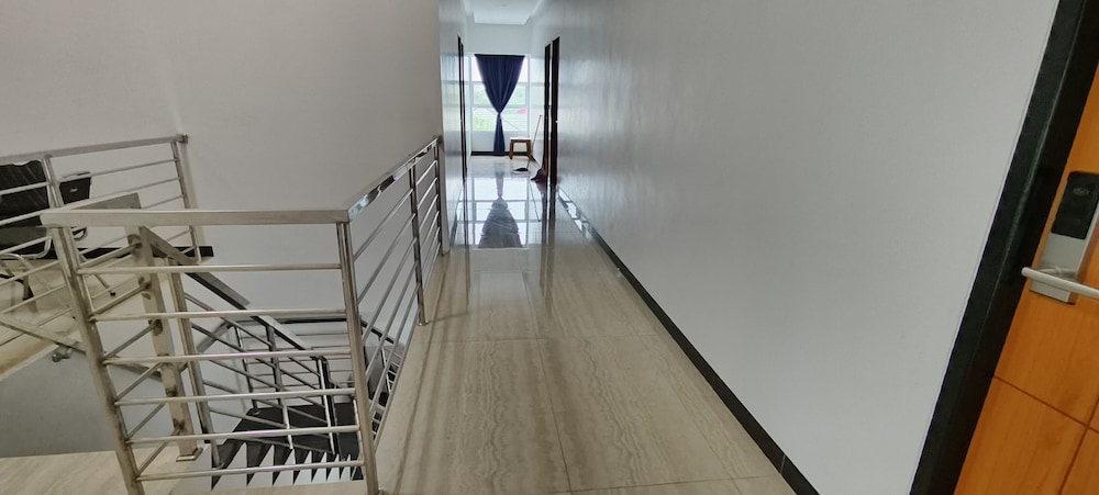 oyo 93123 wisma hamalau syariah