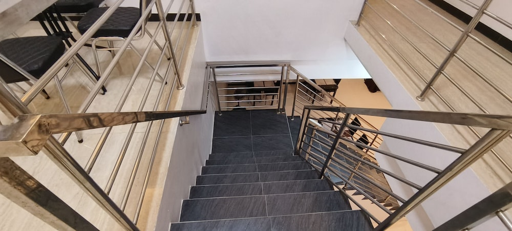 oyo 93123 wisma hamalau syariah