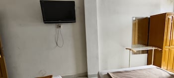 oyo 93123 wisma hamalau syariah