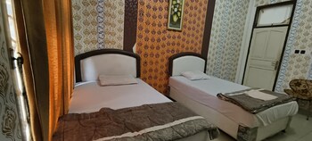 oyo 93123 wisma hamalau syariah