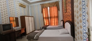 oyo 93123 wisma hamalau syariah