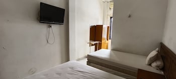 oyo 93123 wisma hamalau syariah