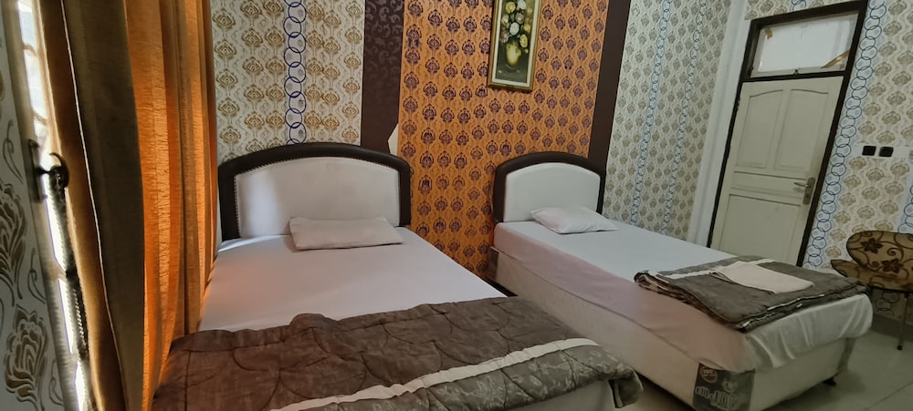 oyo 93123 wisma hamalau syariah