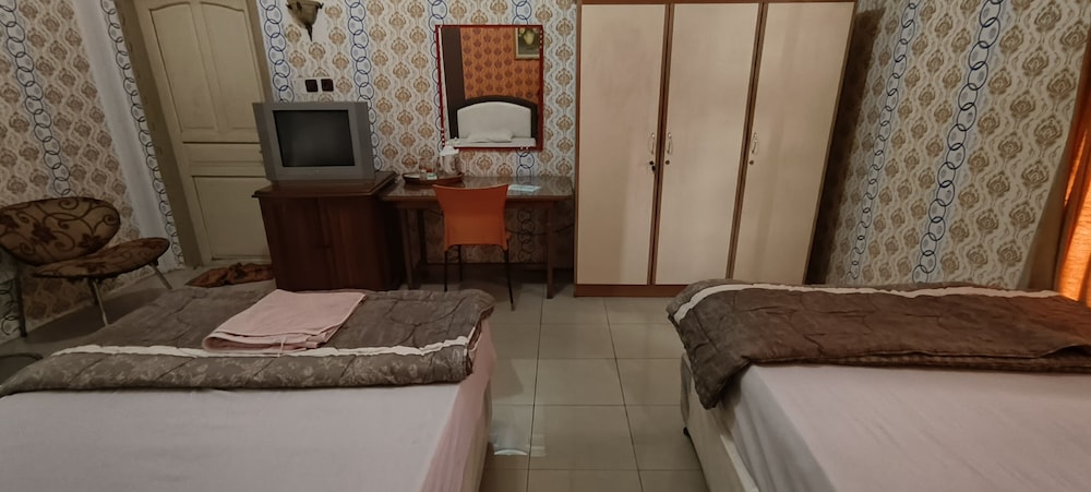 oyo 93123 wisma hamalau syariah