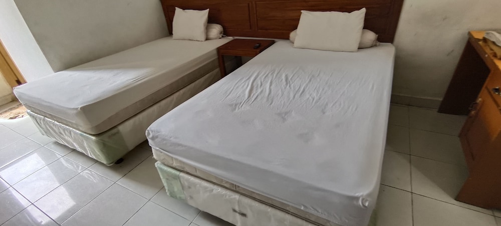 oyo 93123 wisma hamalau syariah