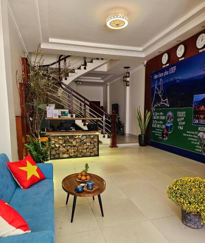 frontier hostel and tours