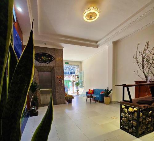 frontier hostel and tours