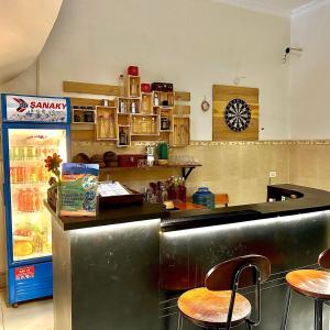 frontier hostel and tours