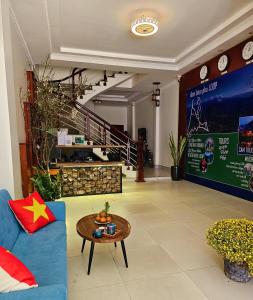 frontier hostel and tours