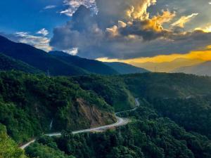 frontier hostel and tours