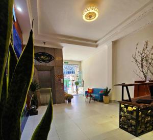 frontier hostel and tours