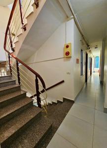 frontier hostel and tours