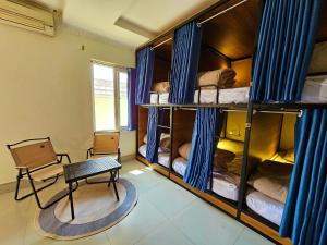 frontier hostel and tours