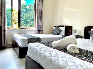 frontier hostel and tours