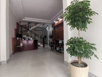 frontier hostel and tours