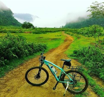 frontier hostel and tours