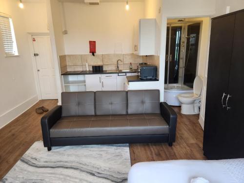 Immaculate 1-Bedroom In Greenhithe,Purfleet>>Greenhithe,0 star