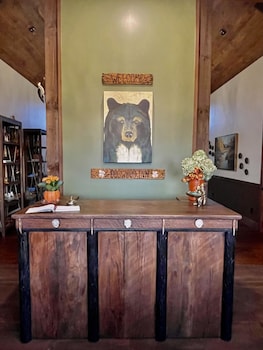 The Dogwood Inn,180 Mathis Farm Rd,5 star