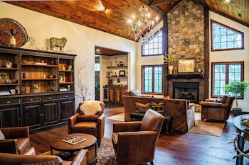 The Dogwood Inn,180 Mathis Farm Rd,5 star