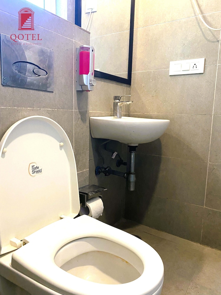 qotel hotel ip residency