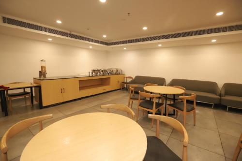 qotel hotel ip residency