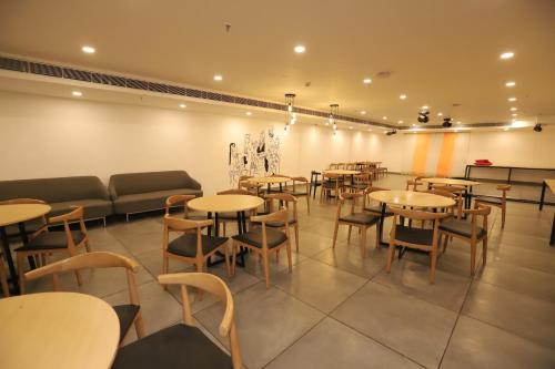 qotel hotel ip residency